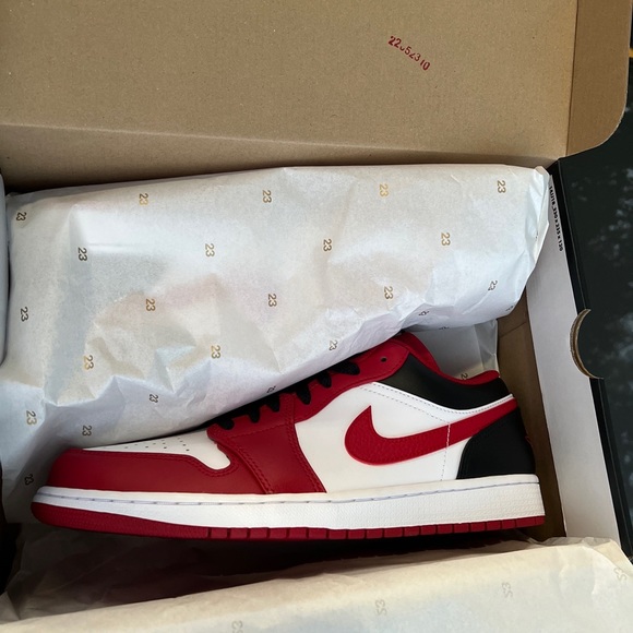 Nike Air Jordan 1 Low ALT Bulls MEN’S SIZE [US 11 M] New with Box - Picture 10 of 11